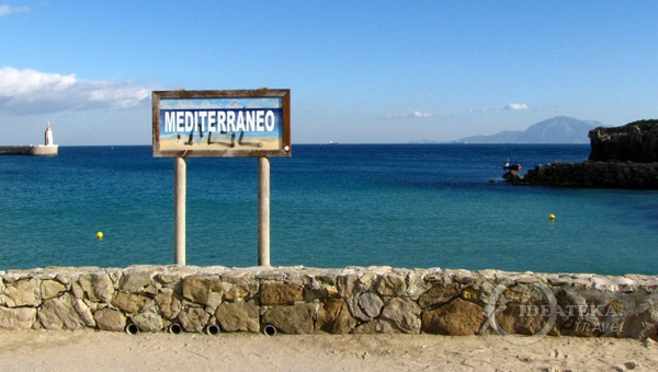 Указатель Средиземного моря в Тарифе, Испания