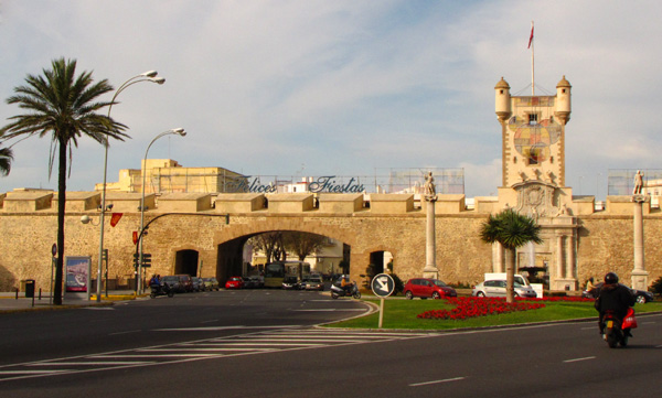Городские ворота в Кадисе, Испания
