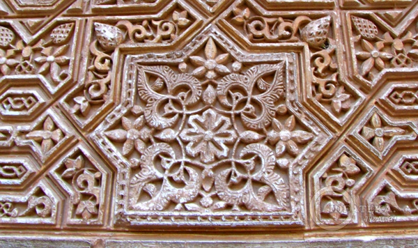 Украшение стен в Альгамбре
