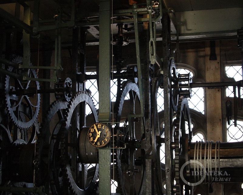 Часовой механизм на колокольне собора святого Ромбаута в Мехелине