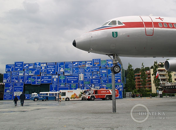 Автомобильный павильон и самолет SWISS в Музее транспорта