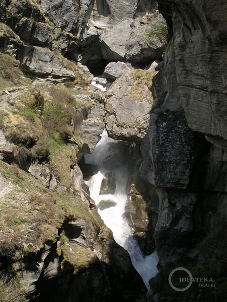 Водопад реки Сарасвати