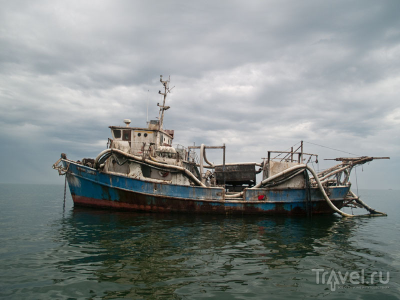 Корабль, моющий бриллианты в заливе Уолфиш-Бей