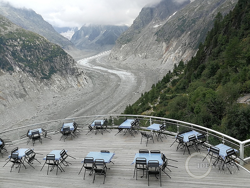 Панорамный ресторан с видом на ледник. Зачем работать? %)