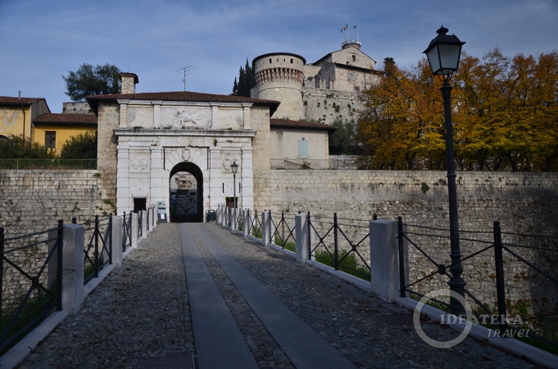 Ворота в замок Брешии