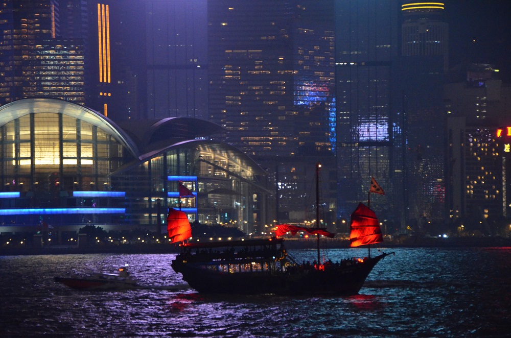 Туристическая лодка в Гонконге