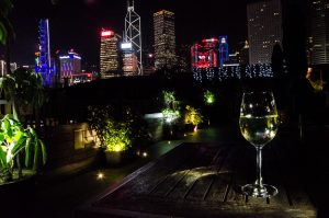 Мой Гонконг: вино в баре на пирсе с видом на Централ