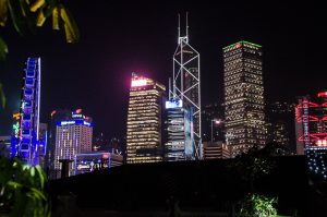 Небоскребы Гонконга в ночной подсветке