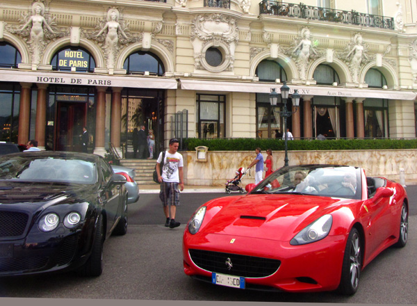 На улице в Монако