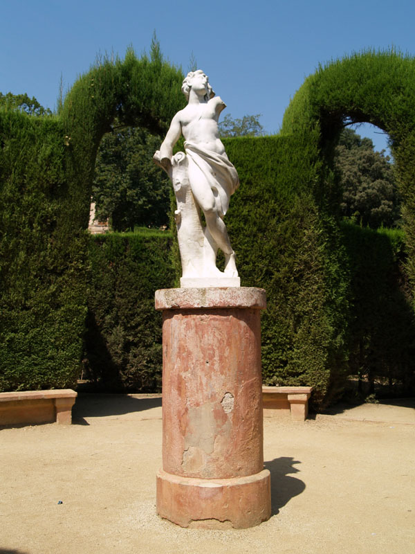 Скульптура в парке d’Horta