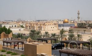 Вид на Абу-Даби с балкона отеля Shangri-La