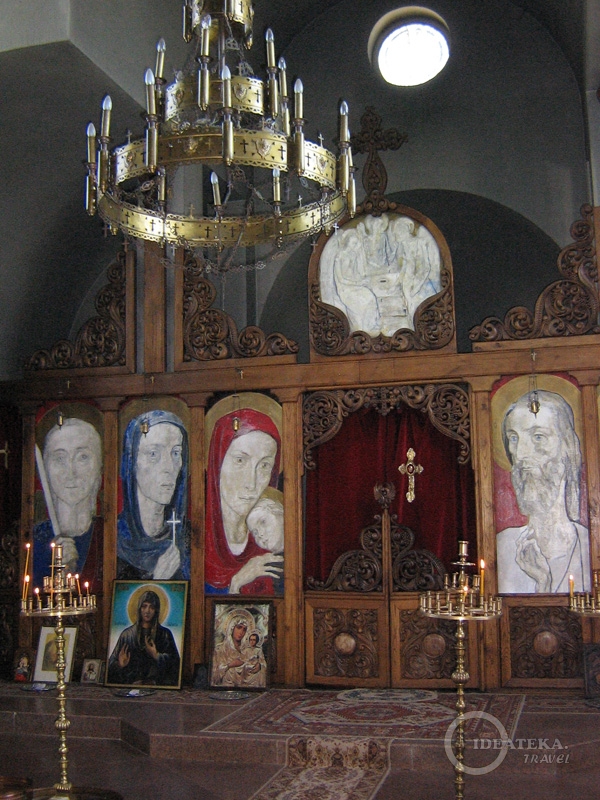 Интерьер церкви у дома пророчицы Ванги в Рупите, Болгария