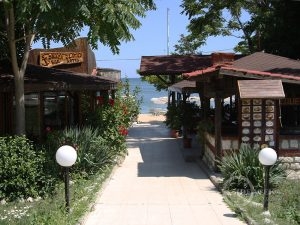 Дорога к морю на курорте Золотые Пески, Болгария