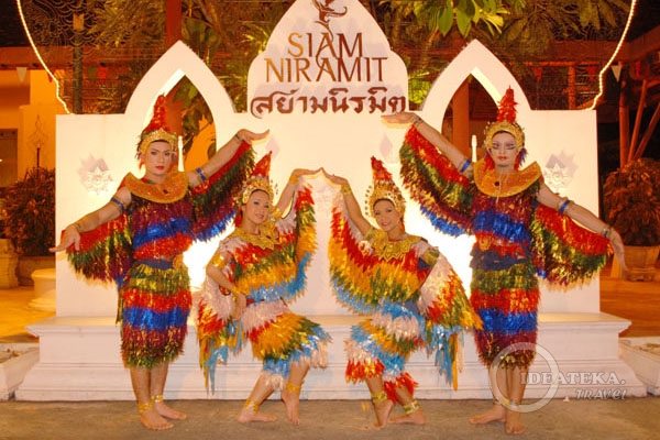Артисты шоу Siam Niramit в Бангкоке