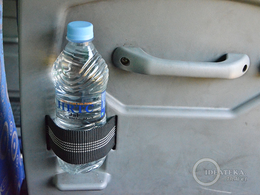 Бутылка воды - каждому пассажиру