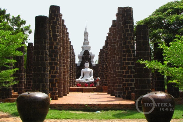 Макет храма в парке Мыанг-Боран, Таиланд
