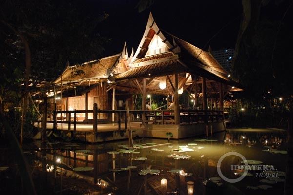 «Тайская деревня» на Siam Niramit в Бангкоке