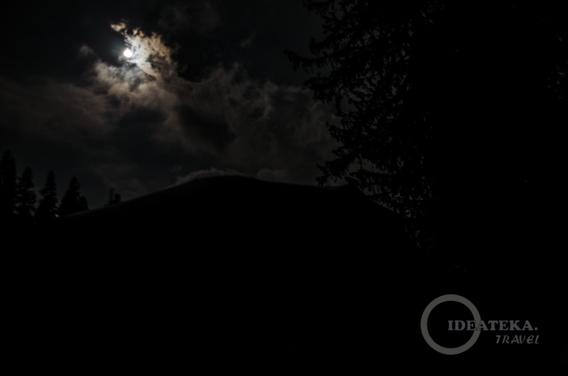 Луна над Хампта-Пасс