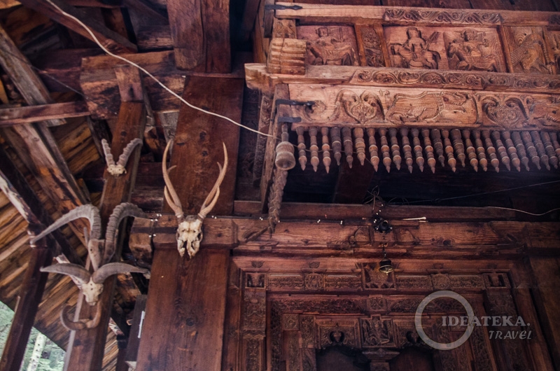 Храм Хадимбы украшен рогами животных