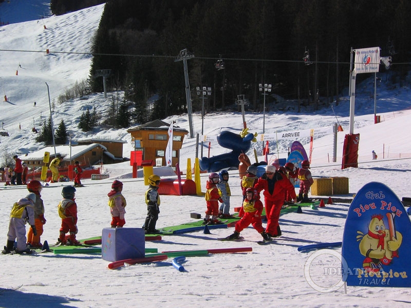 Детская лыжная школа в Мерибеле, Франция