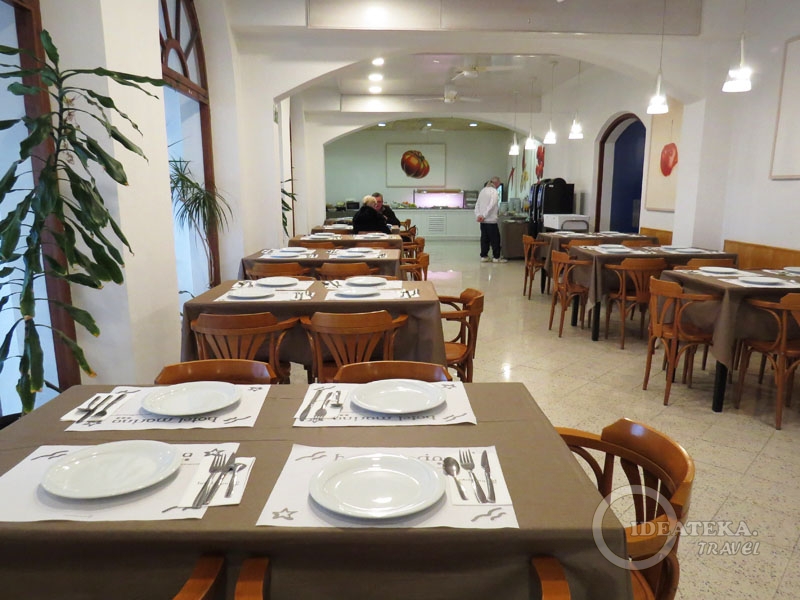 Ресторан в отеле Marina в Росесе, Испания