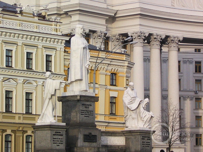 Памятник в Киеве
