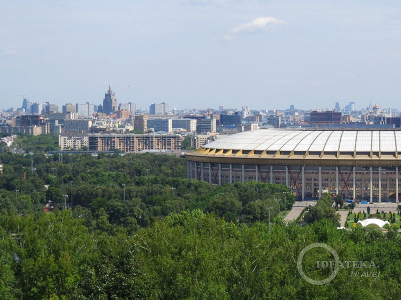 Вид на стадион "Лужники" с Воробьевых гор