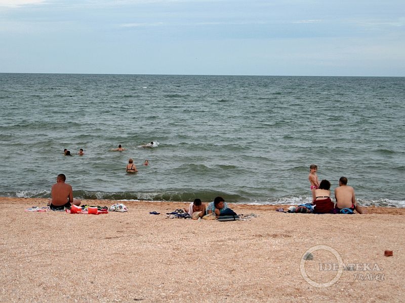 Пляж в Стрелковом на берегу Азовского мор