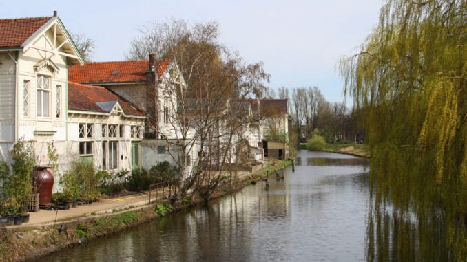 Дома на канале в Нидерландах