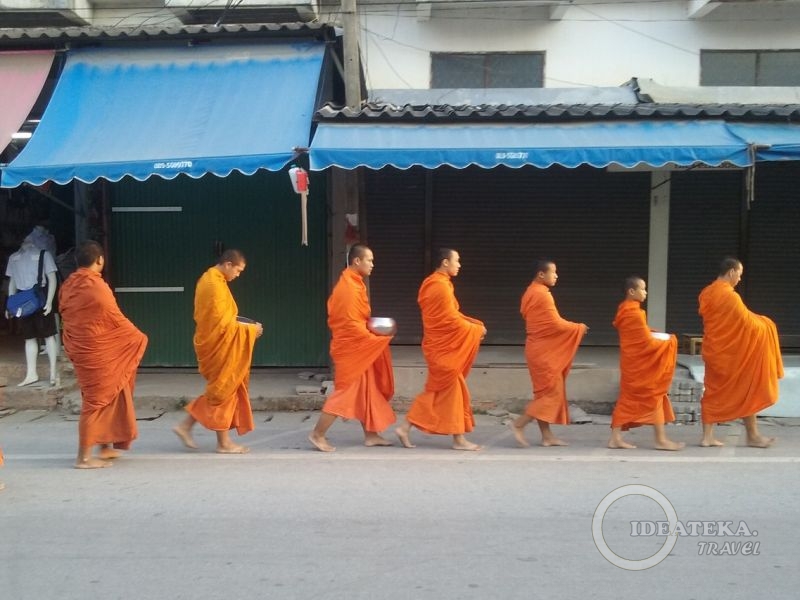 Монахи в Таиланде