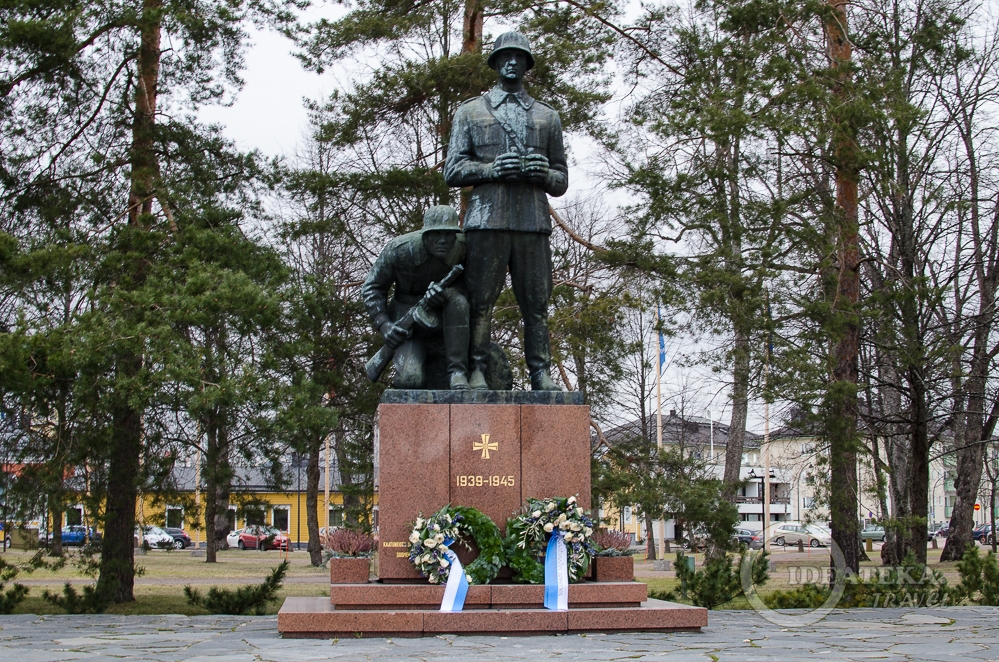 Памятник погибшим офицерам