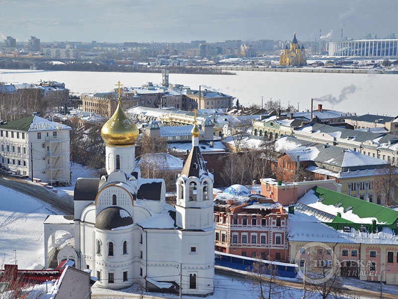 Вид на место слияния Оки и Волги от стены кремля в Нижнем Новгороде