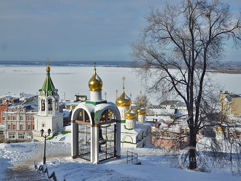 Набатный колокол и Предтеченская церковь у кремля в Нижнем Новгороде