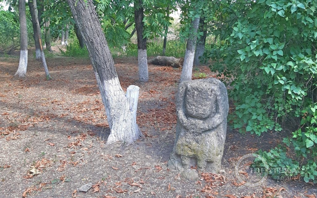 Каменный идол на территории "Танаиса"