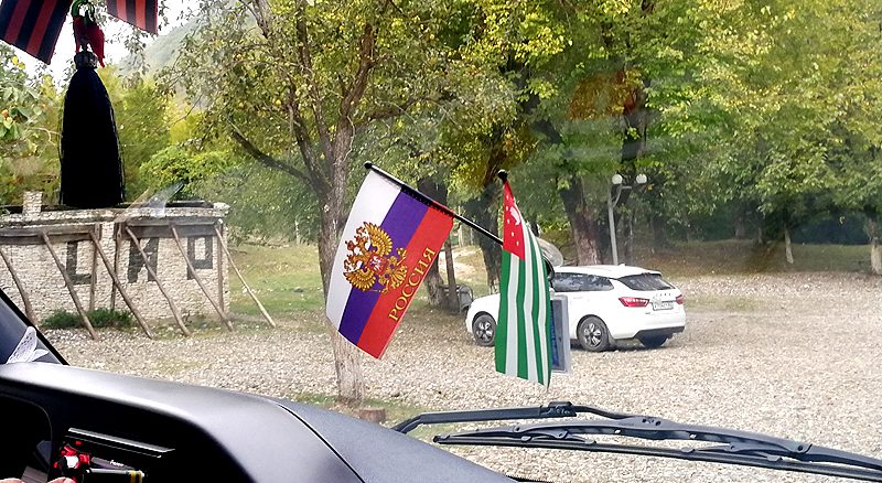 Так выглядит лобовое стекло большинства водителей в Абхазии