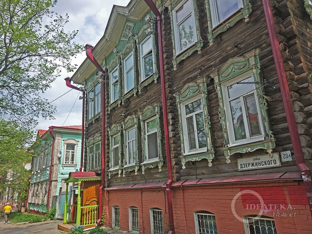 Деревянные домики на улице Дзержинского