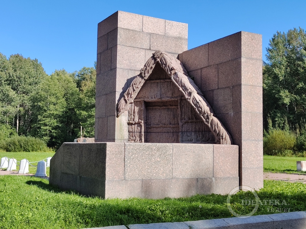 Памятник "шалашу Ленина"