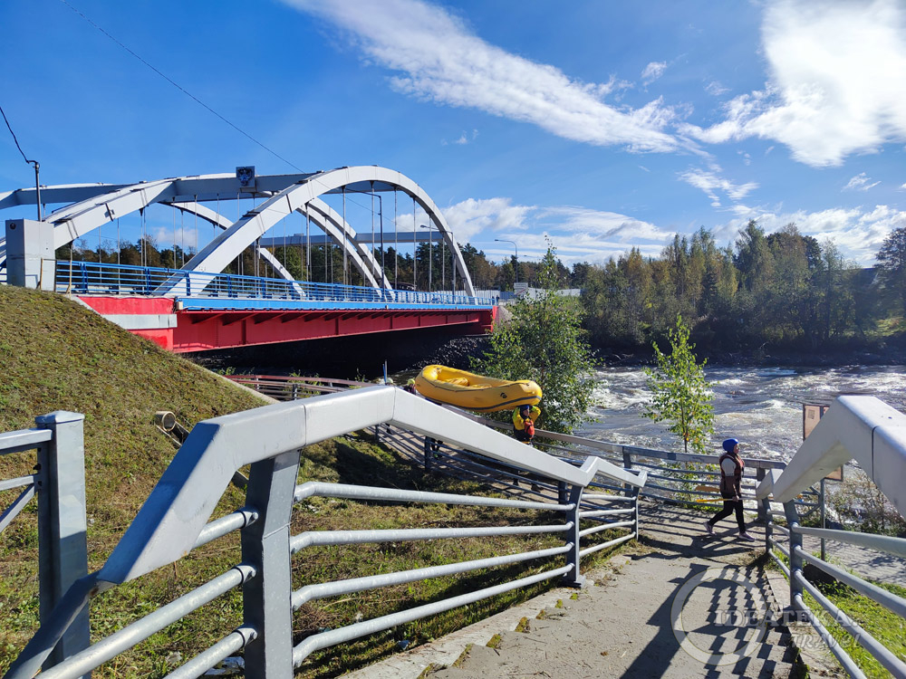 Спуск на пешую тропу вдоль Лосевских порогов