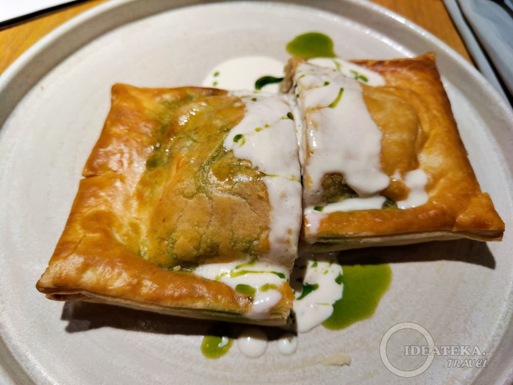 Кулебяка с судаком, капустой и белыми грибами