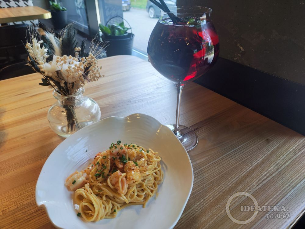 Азиатская кухня в ресторане Host